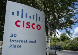 La firma de tecnología Cisco anunció hoy que despedirá a casi el 7 % de su plantilla, 5.500 personas, como parte de una reorganización con la que la empresa busca concentrarse más en el software y menos en el hardware. EFE