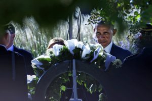 US President Barack Obama takes a moment of silence in front of a wreath prior a 15th anniversary memorial ceremony on the 9/11 atacks at the Pentagon in Arlington, Virginia, USA, 11 September 2016. Photo EFE