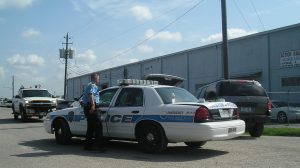 La policía de Houston, en colaboración con el Servicio de Inmigración y Aduanas, realizó hoy, 25 de junio, una redada a una empresa de reciclaje de ropa usada y detuvieron por lo menos 160 inmigrantes indocumentados. EFE/Alvaro Ortiz