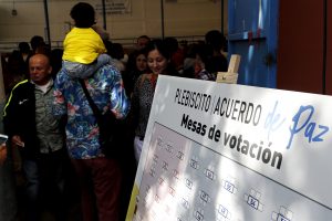 Colombians who live in Spain vote for the plebiscite to the countersigning of the Peace Agreement of Colombian government with FARC guerrilla, at Ramiro de Maeztu High School in Madrid, Spain, 02 October 2016. EFE/Chema Moya