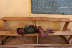 A kid sleeps on a bench of a school where food from the World Food Program (WFP) are stocked up in Jeremie, Haiti, 12 October 2016. Despair starts to spread among the population of Haiti due to the lack of food and water eight days after hurricane Matthew hit the city. EFE/Orlando Barria