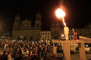 Demonstrators attend a march to light a cauldron for peace at the downtown's Plaza Bolivar in Bogota, Colombia, 20 October 2016. Activists have lighted a cauldron which will be flaming until a peace agreement between Colombian Government and FARC Guerrilla. EFE