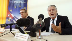 European Union's ambassador to Cuba Hernan Portocarero (R) speaks during a press conference with Alain Bothorel (L), ?Minister Counsellor at European Union Delegation in Bolivia, at the Havana International Fair (FIHAV) in Havana, Cuba, 02 November 2016. The business services industry trade show runs from 31 October to 0-4 November 2016. EPA/ERNESTO MASTRASCUSA