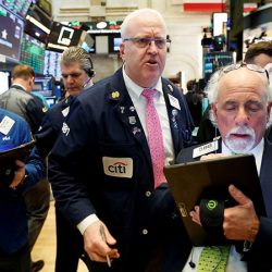 Wall Street abre en rojo y Dow Jones y Nasdaq caen un 2 % pendientes de guerra en O.Medio