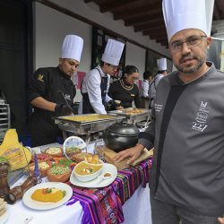 El chef del hotel Finlandia, Juan Fernando Bustamante, ganador de la mejor fanesca del municipio, habla durante una entrevista con EFE este martes en Quito (Ecuador). EFE/ José Jácome