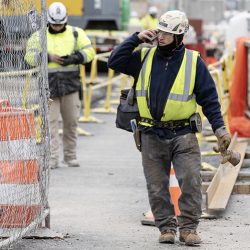 El desempleo sube en febrero en EE.UU. al 4,4 % con una disminución de 92.000 empleos