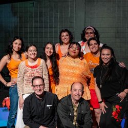 El director Martin Balmaceda y el dramaturgo Ramón Griffero junto a integrantes del elenco de La Gorda
