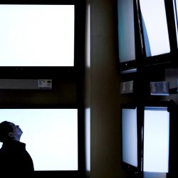 El 'streaming' concentra ya el 55,8 % del tiempo total que las audiencias hispanas en Estados Unidos dedican a ver televisión, por encima del 46 % registrado en la población general, según el informe '2025 Serie Inteligencia Diversa: Cómo influyen los consumidores hispanos en el panorama mediático' de la empresa de medición de audiencias, Nielsen. EFE/ Justin Lane / ARCHIVO