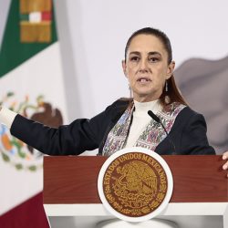 La presidenta de México, Claudia Sheinbaum, habla durante una rueda de prensa este miércoles, en Palacio Nacional de Ciudad de México (México). EFE/José Méndez