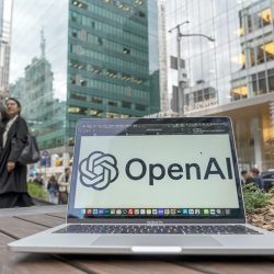 Fotografía de archivo que muestra un computador con el logo de la empresa OpenAI en su pantalla en Nueva York (EE.UU.). EFE/ Angel Colmenares